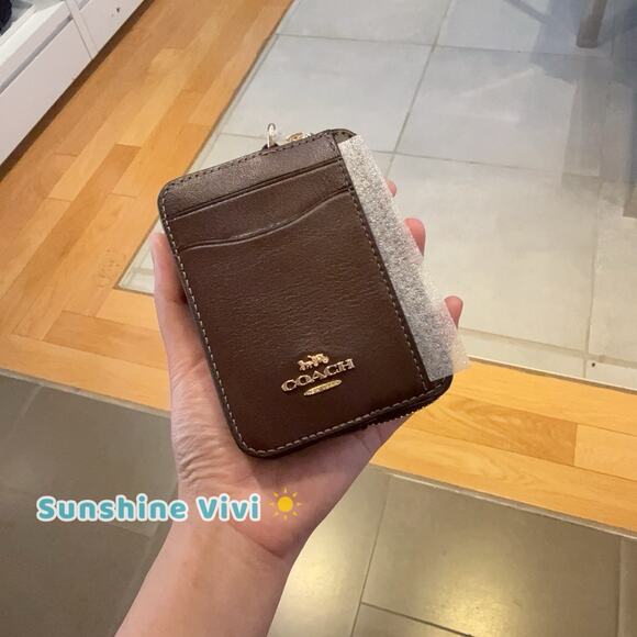 NWT Coach Zip Card Case Gold/Maple Leather CCV89 - Picture 1 of 6